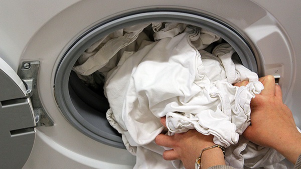 wasmachine vullen met wasgoed